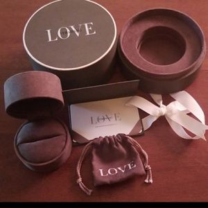 ISO Vera Wang Ring Box Set